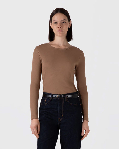 LONG SLEEVE RIBBED T-SHIRT / ALMOND