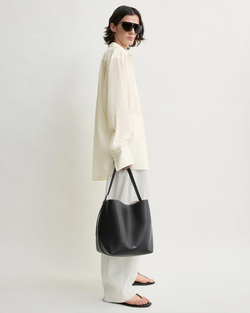 MEDIUM BELTED GRAINED-LEATHER TOTE / BLACK