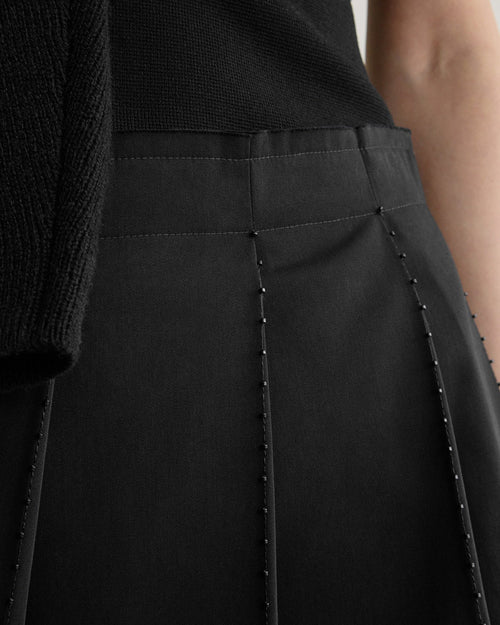 BEADED PLEAT SKIRT / BLACK