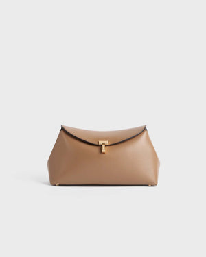 T-LOCK LEATHER CLUTCH / CAMEL
