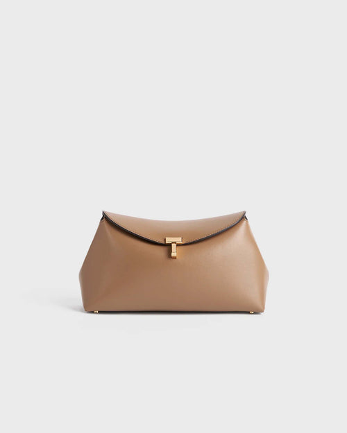 T-LOCK LEATHER CLUTCH / CAMEL