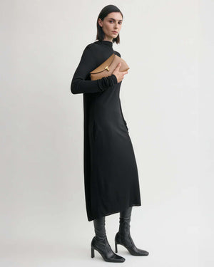 T-LOCK LEATHER CLUTCH / CAMEL