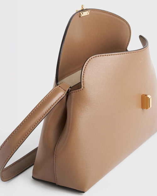 T-LOCK LEATHER CLUTCH / CAMEL