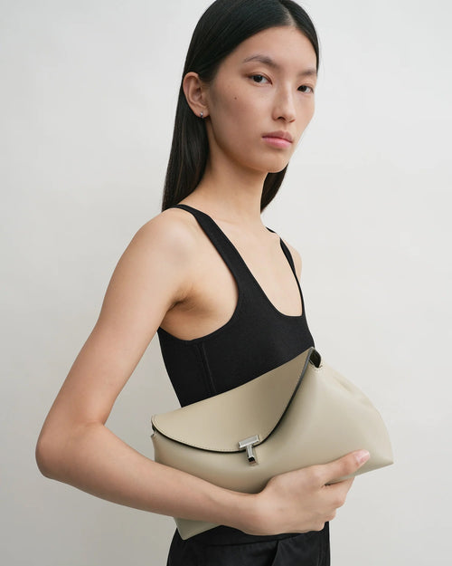 T-LOCK LEATHER CLUTCH / FAWN