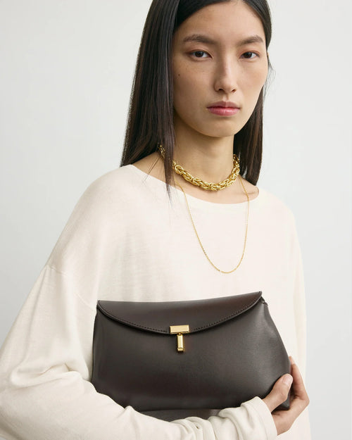 T-LOCK LEATHER CLUTCH / BARK