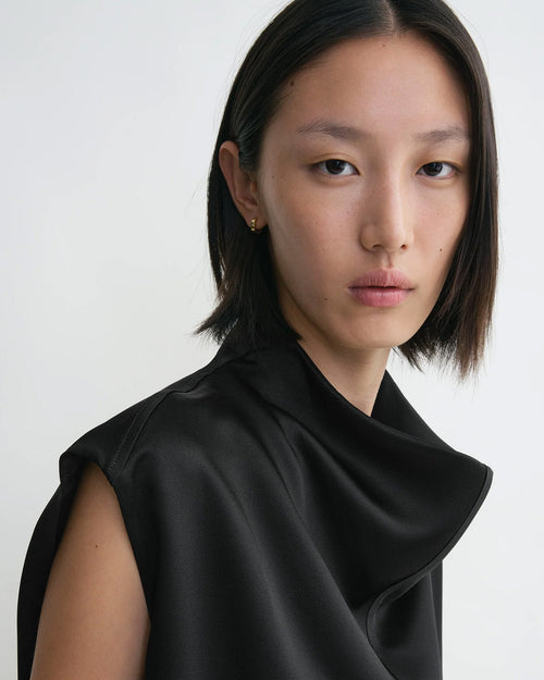 SLEEVELESS FUNNEL-NECK TOP / BLACK