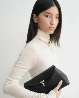 T-LOCK LEATHER CLUTCH / BLACK