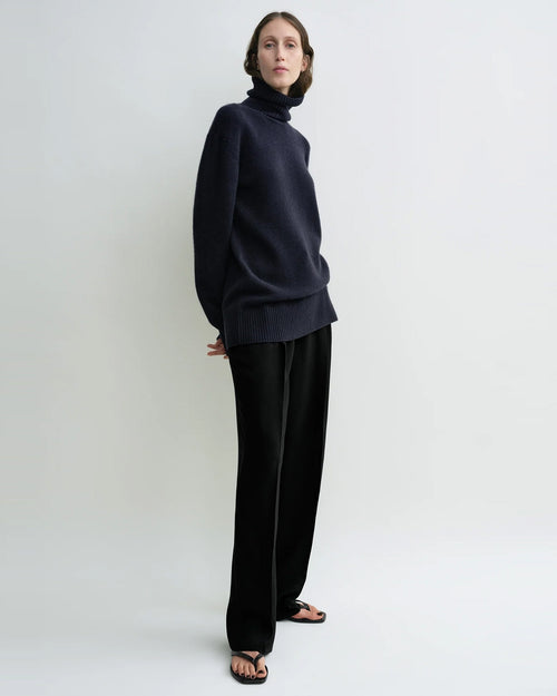 CASHMERE TURTLENECK / NAVY