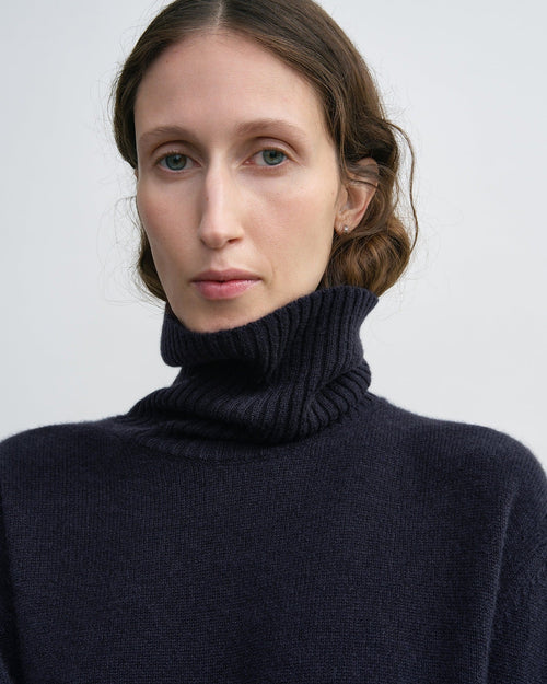 CASHMERE TURTLENECK / NAVY