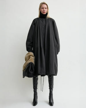 GATHERED PARACHUTE COAT / BLACK
