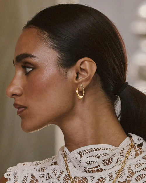 HARRIS REED FEARLESS MEDIUM HOOP EARRINGS / GOLD