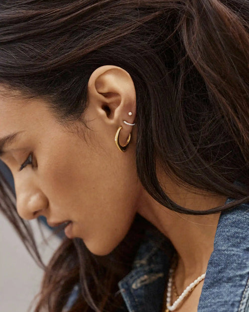 HARRIS REED FEARLESS MEDIUM HOOP EARRINGS / GOLD