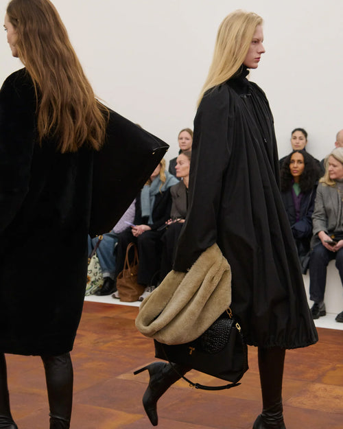 GATHERED PARACHUTE COAT / BLACK