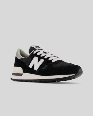 990 / BLACK WITH WHITE