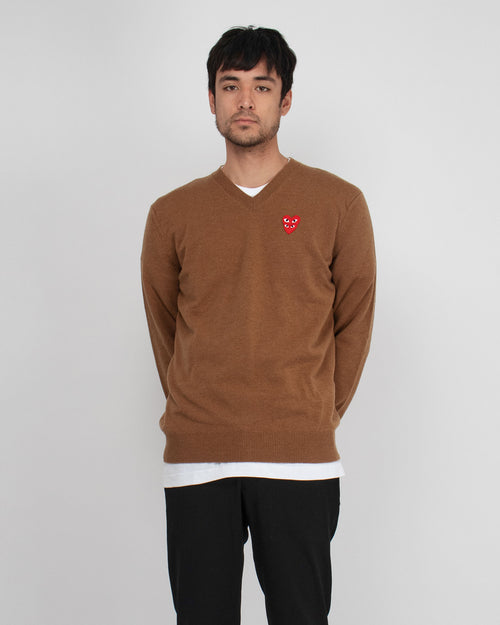 N074 DOUBLE RED  HEART V-NECK SWEATER / BROWN