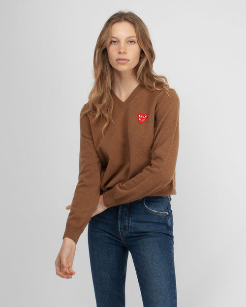 N073 DOUBLE RED HEART V-NECK SWEATER / BROWN
