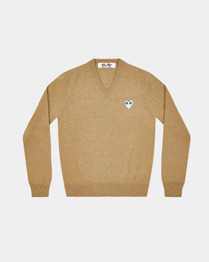 N064 UNISEX WHITE HEART V-NECK SWEATER / CAMEL